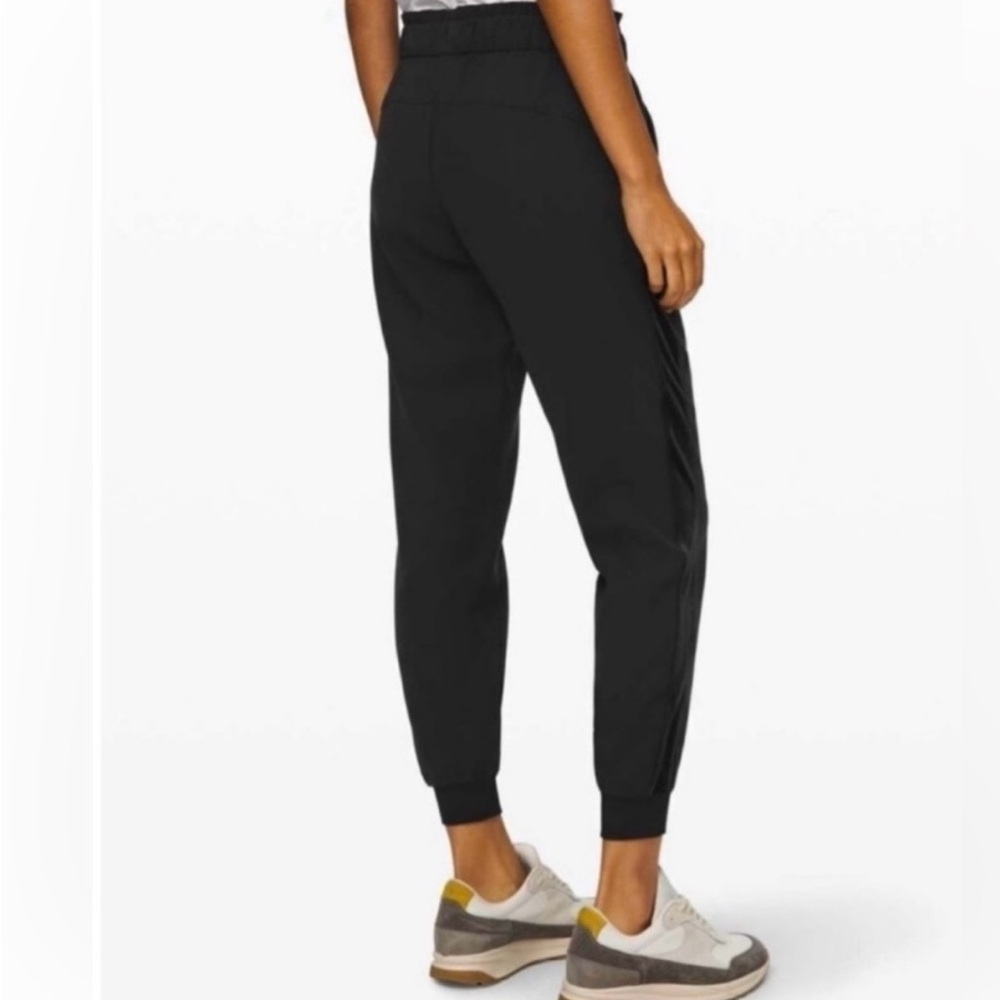 Lululemon On the Fly Jogger Velvet Trim Black Size 4